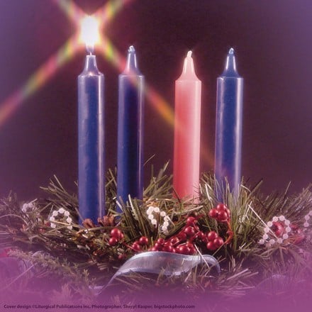 Photo of the Advent wreath with the first candle lit