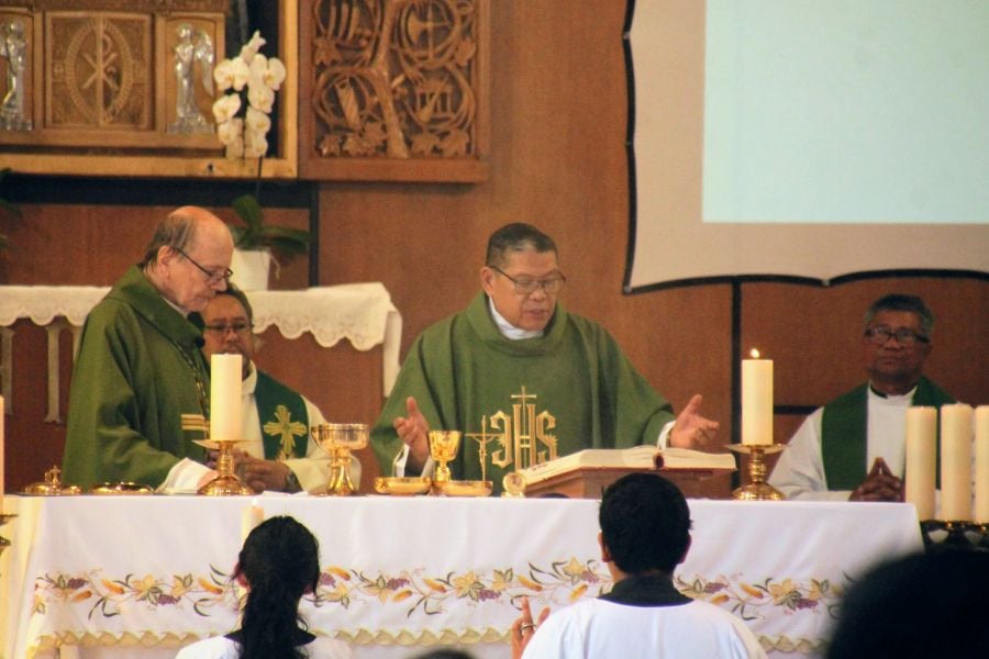 Photo of Fr. Freddy and Bishop Kasun saying Mass